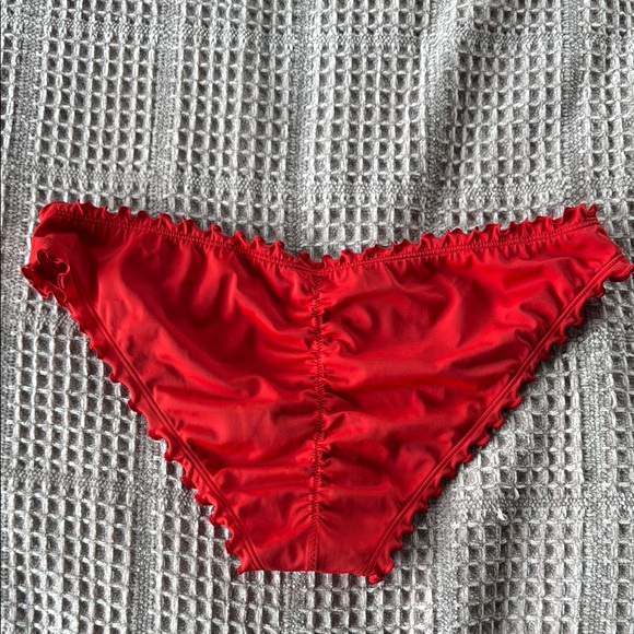 Shade & Shore Red Ruffled Bikini - Picture 3 of 3